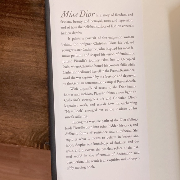 Miss. Dior A Story of courage & Couture. - Picture 5 of 12